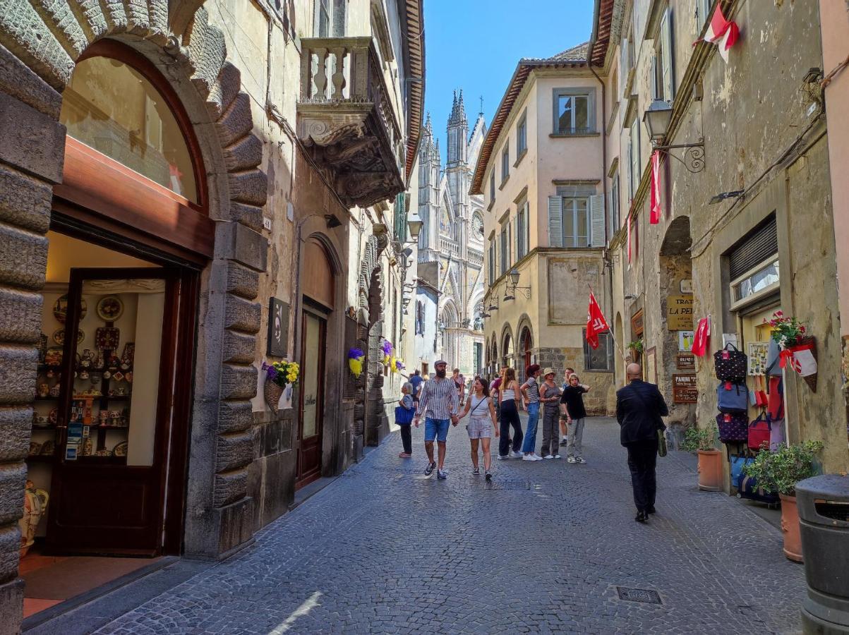 Stanza Con Bagno Privato Orvieto Centro Storico, Aria Condizionata NETFLIX Vicino al Pozzo della Cava Carvajal Rooms Esterno foto