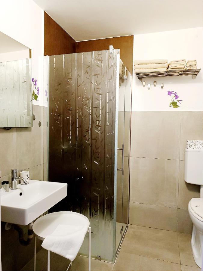 Stanza Con Bagno Privato Orvieto Centro Storico, Aria Condizionata NETFLIX Vicino al Pozzo della Cava Carvajal Rooms Esterno foto